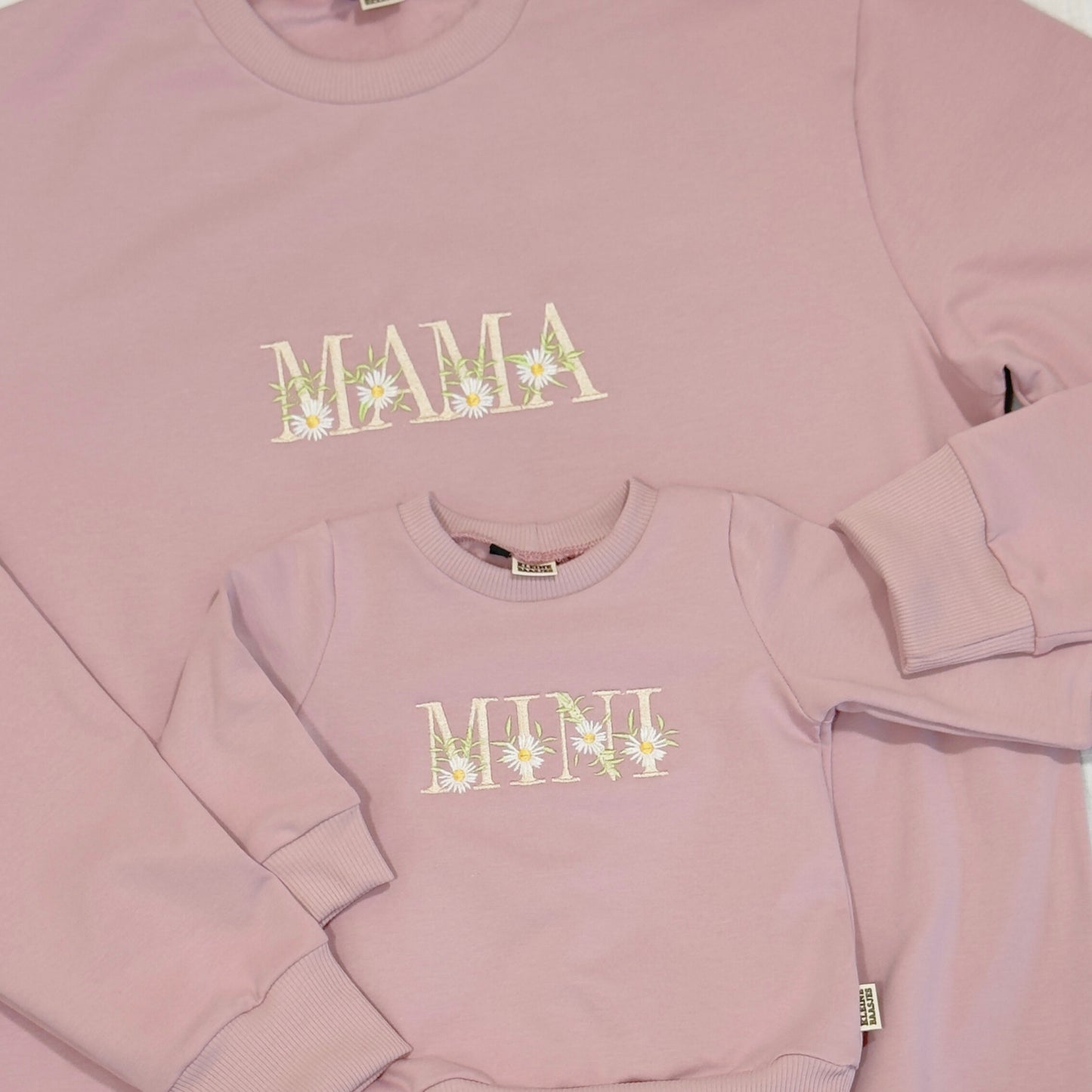 Geborduurde mama Sweater Roze MAMA met Bloemen